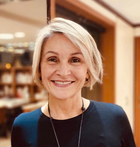 Elizabeth M. Oliveira